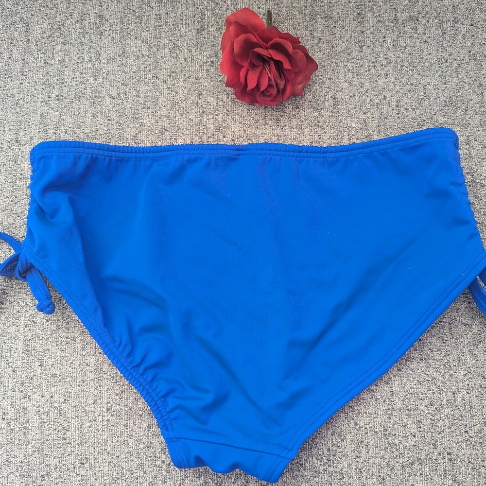 đ Royal Blue Strapless Bikini Set - Picture 5 of 9